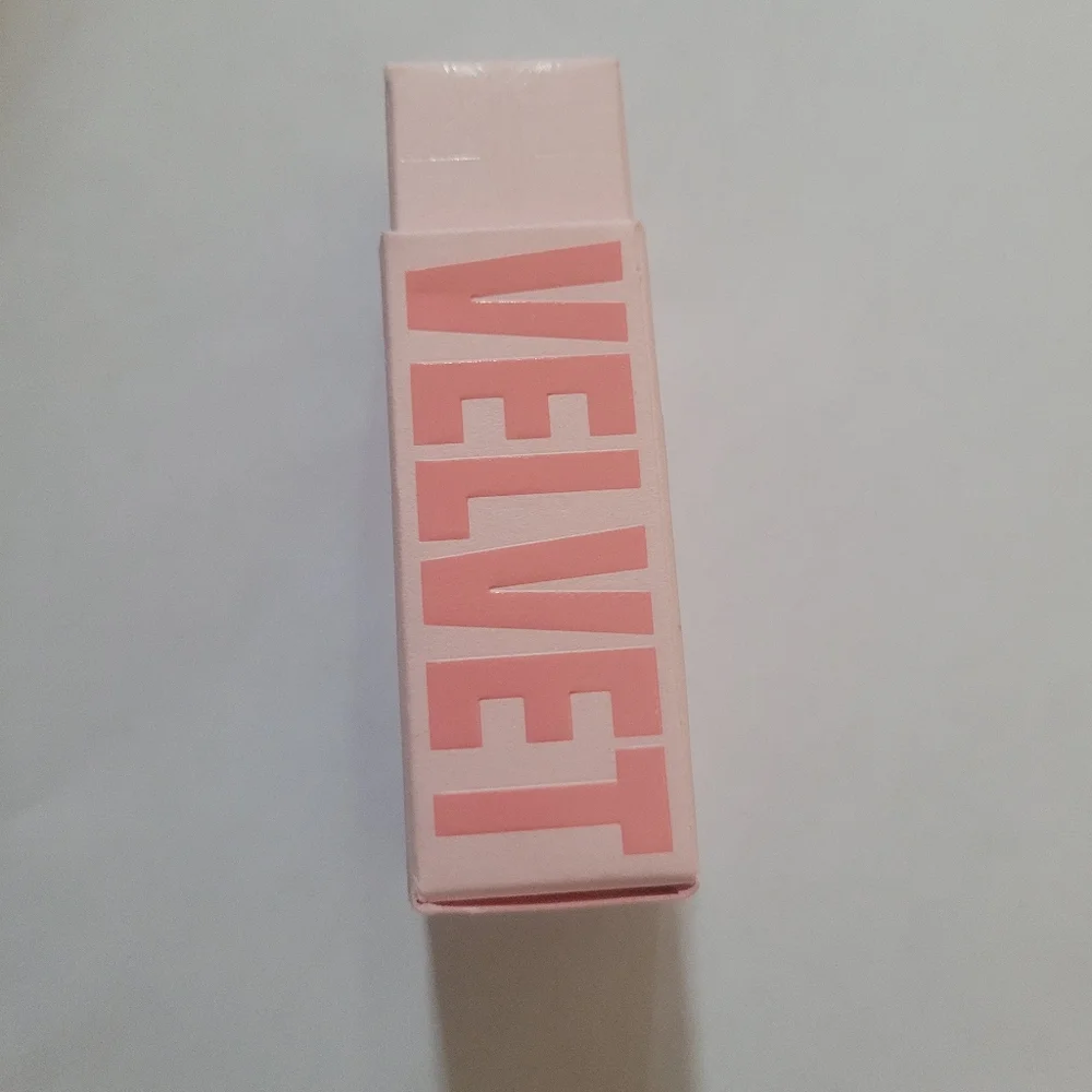 Jeffree Star Velvet Trap Lipstick Unicorn Blood‎